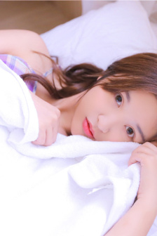 美女被帅哥强吻